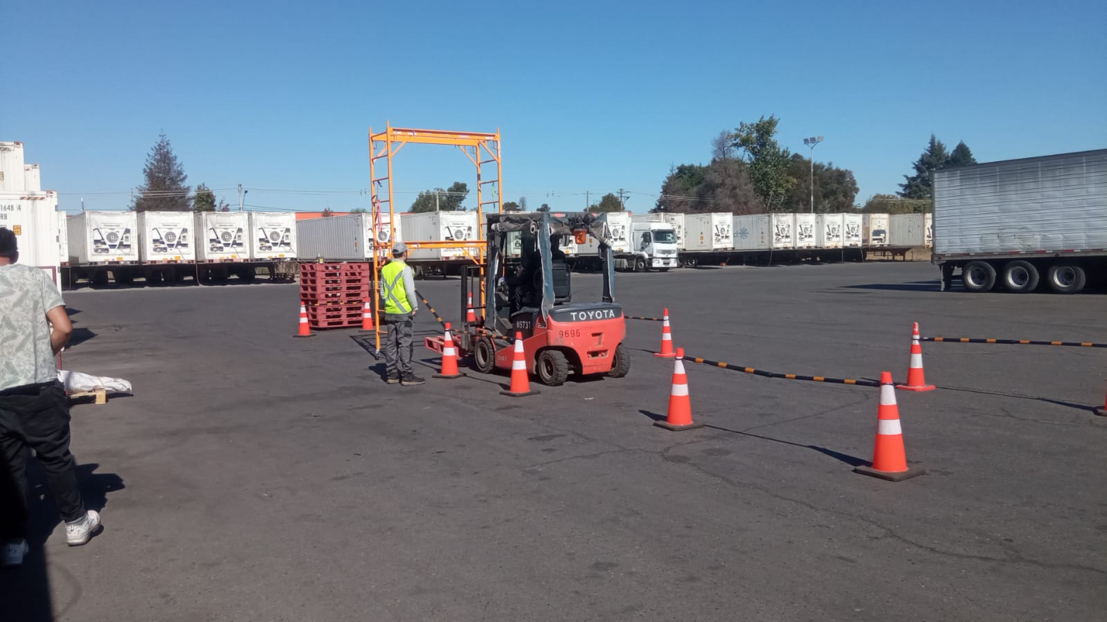 Instructor en sesión teórica